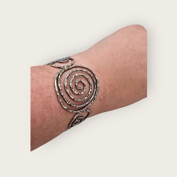 Hammered Silver Spiral Cuff Vintage  Bracelet - Picture 9 of 9